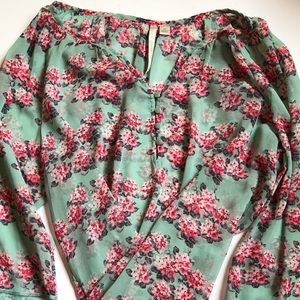 *FINAL PRICE DROP* LC Floral Button Blouse
